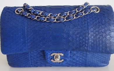 Chanel - Timeless Classic Flap Medium - Handbag