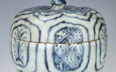 Chinese Blue and White Circular Porcelain Box