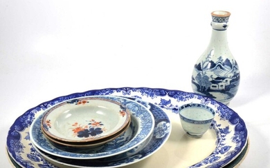 Chinese blue and white vase, export plates, teabowl and other ceramics.