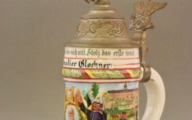 Chope de réserviste en porcelaine émaillée polychrome du 109ème Régiment de Karlsruhe, pour le grenadier...