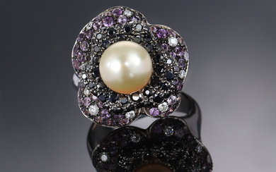 Cocktail ring in 18 kt. white gold with white and black diamonds, amethysts, spinels and pearls