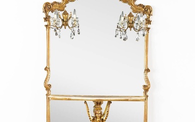 Console, miroir et appliques italiens, dorés, de style Louis XV. Fini avec un plateau en...