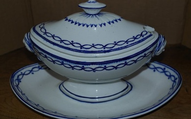 Covered sugar bowl on a fixed bowl, Tournai porcelain, ca 1800 (1) - Porcelain