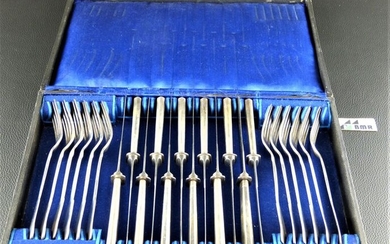 Cutlery tray, 24 pieces (24) - .800 silver - Germany - Late 19th century