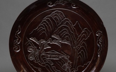 Dish, Tray, Serving tray, Platter - Kamakura-bori 鎌倉彫 carving technique - Lacquered wood - Chinese landscape - Carved seal ‘Ôbun’ 王文 - Very large dark red-brown lacquered wooden sake serving tray with carved Chinese landscape design. - Japan - Meiji 6...