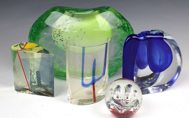 Een verzameling design glassculpturen