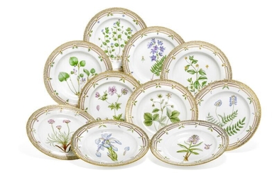 SOLD. “Flora Danica” 10 porcelain dinner plates decorated in colours and gold with flowers. 3549/624. Royal Copenhagen. Diam. 25.5 cm. (10) – Bruun Rasmussen Auctioneers of Fine Art