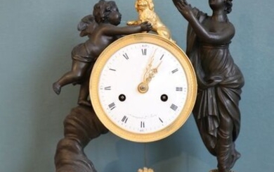 French mantel clock depicting an angel and dog - Bronze (gilt/silvered/patinated/cold painted), Marble - About 1800