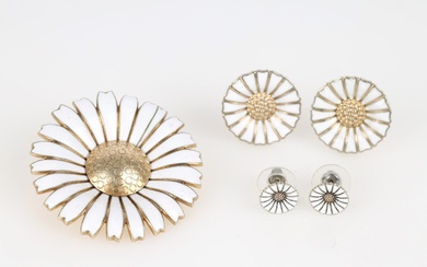 Georg Jensen, A. Michelsen: Daisy brooch and two pairs of earrings (5)