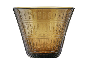 Grand vase cornet sur talon à pans coupés en verre signé Daum Nancy France, circa 1925. A décor géométrique, signé sur la base, h. 30