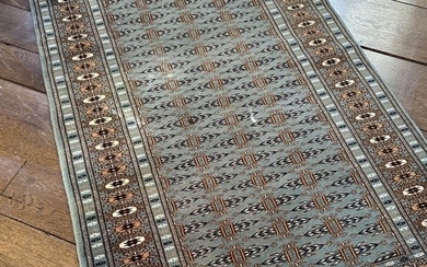 Hand knotted Oriental Sm. Area Rug Bokhara Design