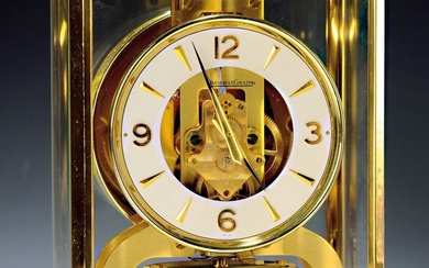 Horloge de table, Jaeger LeCoultre, Atmos vers 1965, boîtier en laiton doré (taché à gauche),...