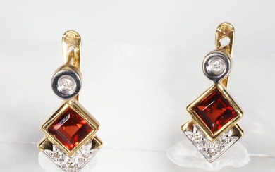 Huggie earrings - 18 kt. White gold, Yellow gold - 0.83 tw. Garnet - Diamond