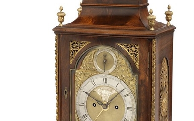 John Taylor, late 18th century: A George III mahogany bronze mounted striking clock. England, late 18th century. H. 50 cm. W. 30 cm. D. 18 cm.