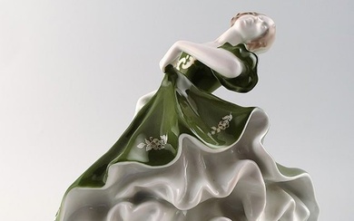Large Art Deco Rosenthal, Erna von Langenmantel. Porcelain figurine of a dancing woman.