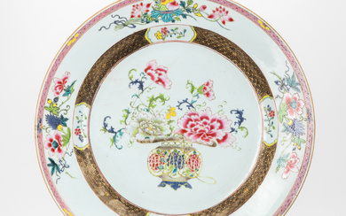 Large plate, famille rose, Yongzheng period.