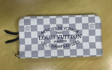 Louis Vuitton - Articles De Voyage White Damier Azur Wallet