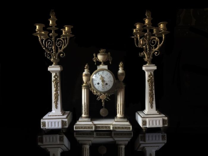 Mantel clock - Bronze, Marble - Mid 19th century