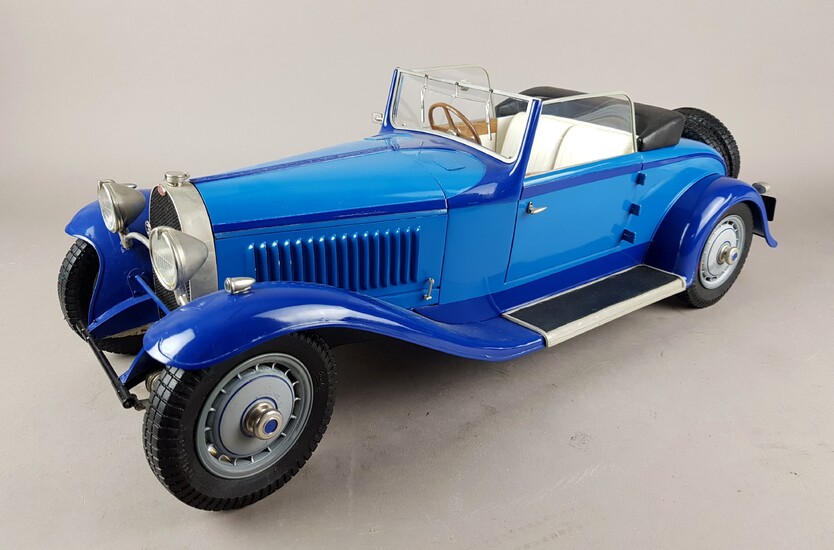 Marc Antonietti et Henri Bossat - Bugatti Type 50 1932, carrossée en cabriolet. Plaque au...