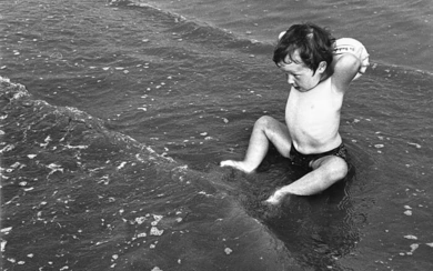 Max Loreau (1928-1990 ) - Jeune enfant, baigneur au ballon c.1960