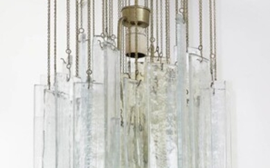 Mazzega, années 1960. Lustre en verre et chaîne en laiton .