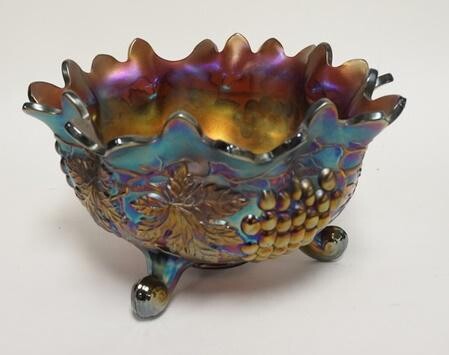 NORTHWOOD GRAPE & CABLE CARNIVAL FOOTED FRUIT BOWL
