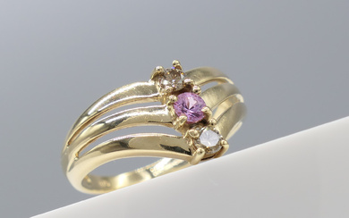 PINK SAPPHIRE & DIAMOND ring.