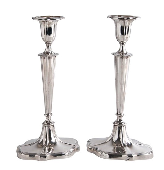 Pair of English sterling silver candlesticks - Chester 1908,...