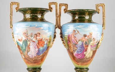 Paire de vases polychromes en céramique à décor de scènes antiques et anses dorées. Epoque...