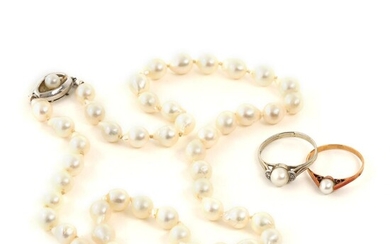 SOLD. Pearl necklace set with cultured pearls and clasp of 14k white gold. And two pearl rings. Size 52 and 53. (3) – Bruun Rasmussen Auctioneers of Fine Art