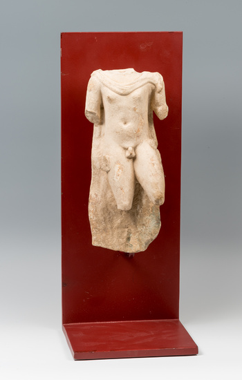 Pequeño torso romano, siglo II. Mármol