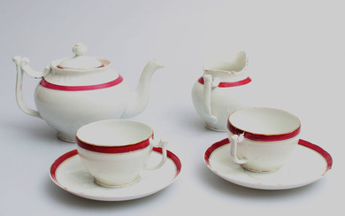 Porcelain tea service for 2 persons Porcelāns, gleznojums, zeltījums. Tējas kannas augstums: 13.5 cm; krējuma trauka augstums: 10 cm; tasītes augstums: 5.5 cm; apakštasītes diametrs: 14.5 cm . First half of 20th century. Kuznetsov porcelain factory...