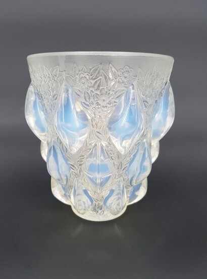 René Lalique - 'Rampillon' vase in pressed and molded glass - Blue-Gray opalescent cabochons