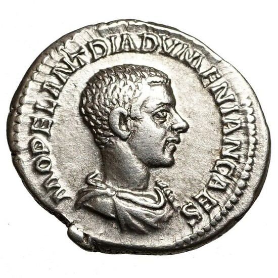 Roman Empire. Diadumenian (AD 217-218). AR Denarius,Rom, Caesar neben Standarten