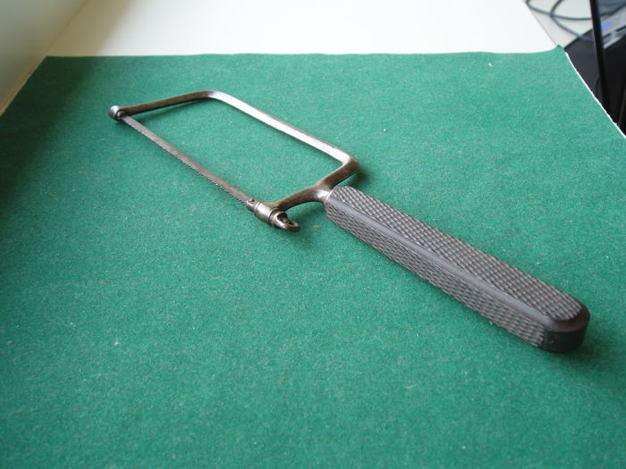 Small Amputation saw for fingers and toes (1) - Ebony, Iron (cast/wrought) - late 18th century 19th century