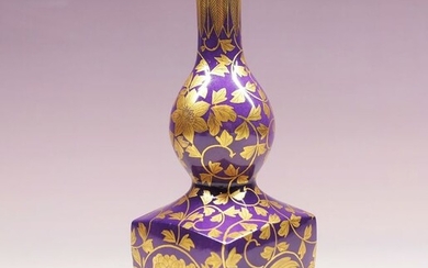 Vase - Ceramic - Yoshida Minori 吉田美統 (1938-Present,Living National Treasure) - Exquisite purple vase depicting four season flowers vase - Japan - Shōwa period (1926-1989)