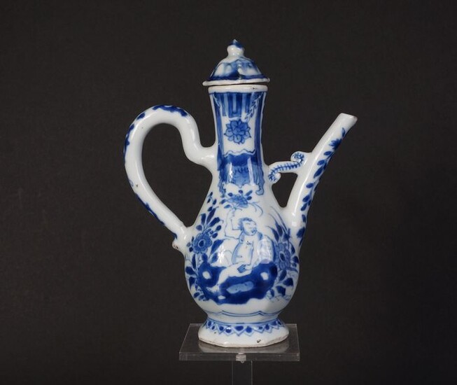 Very rare Antique Chinese blue and white porcelain wine jug from the Kangxi period (1) - Blue and white - Porcelain - China - Kangxi (1662-1722)