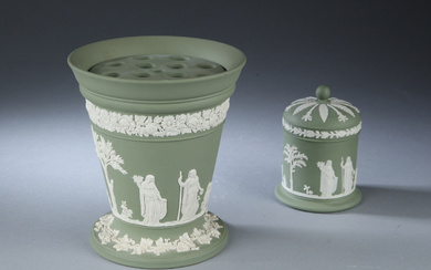 Wedgwood. Vase and lidded jar of green jasper ware (2)