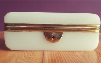 White lid box (1) - Opaline glass, Brass