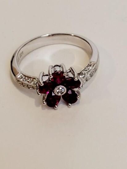 14k White gold Diamond with Red Stone Accents. Weight