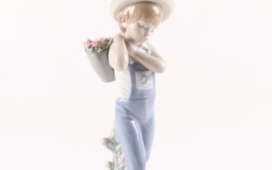 Lladró " Flowers on the Back" #1286 Porcelain Figurine