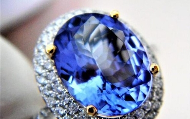 18k White Gold Ring with Tanzanite and G-H color VVS-VS