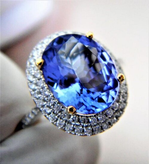 18k White Gold Ring with Tanzanite and G-H color VVS-VS