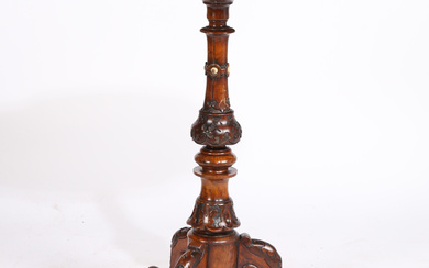 3408494. A VICTORIAN WALNUT OCCASIONAL TABLE.