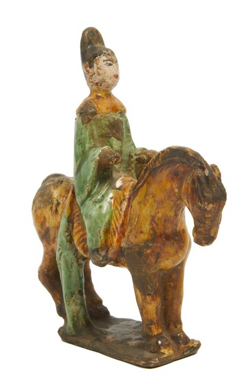 94 Femme à cheval Sculpture en céramique émaillée Style Ming fin