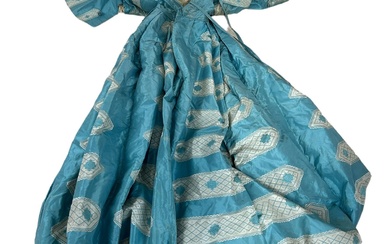 A 19TH CENTURY BLUE SILK COSTUME DRESS, 153cm L