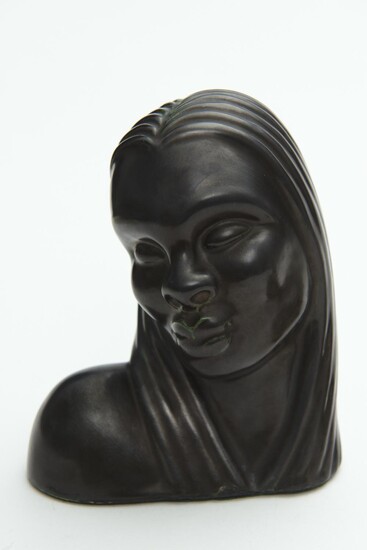 A CERAMIC NUBIAN LADY BUST, H.18CM, LEONARD JOEL LOCAL DELIVERY SIZE: SMALL