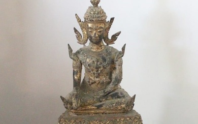 A CIRCA 1900 THAI BRONZE FIGURE OF BUDDHA ON THRONE