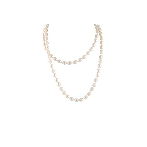 A CULTURED PEARL NECKLACE, gold clasp