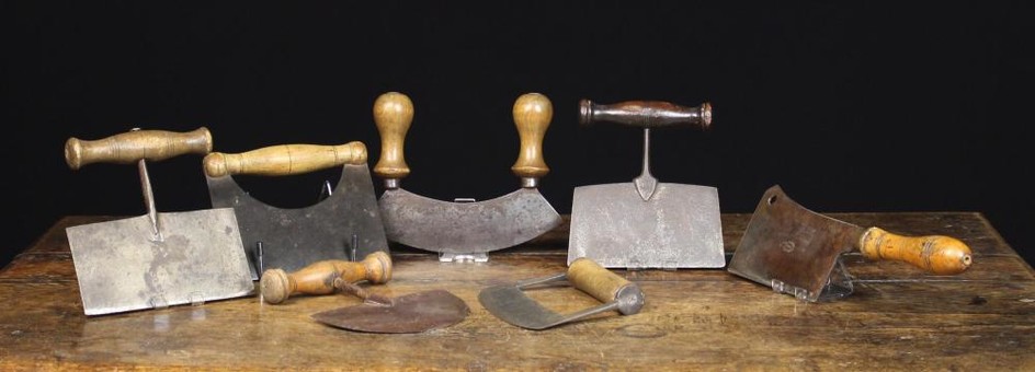 A Collection of Antique & Vintage Kitchen Choppers with steel blades on turned treen handles (7 in t